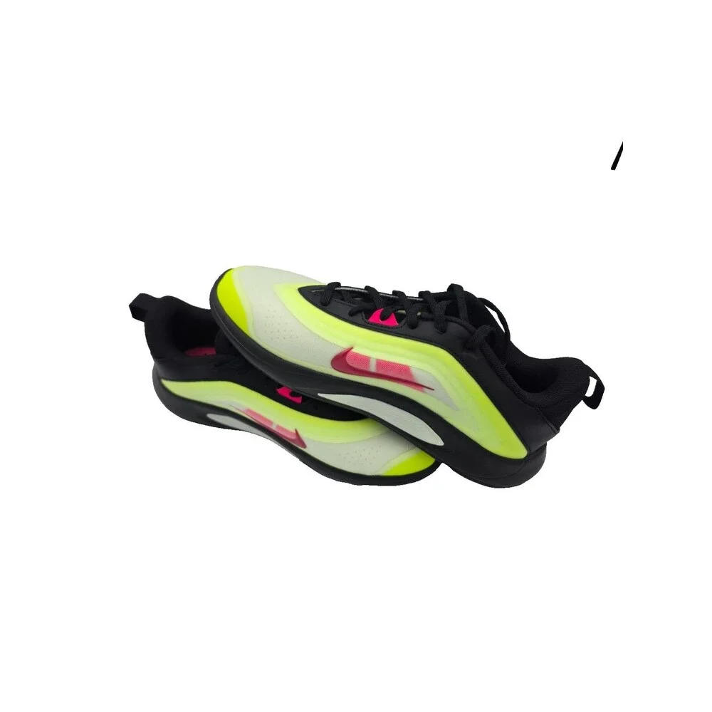 Nike one se